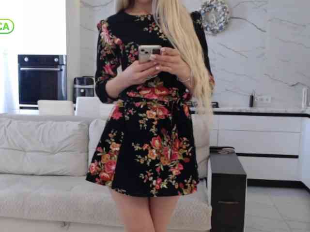 Elsa77 Live Webcam on BongaCams