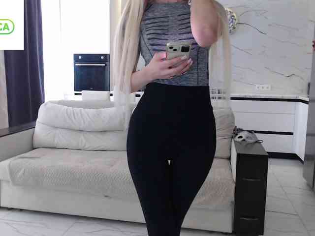 Elsa77 Live Webcam on BongaCams