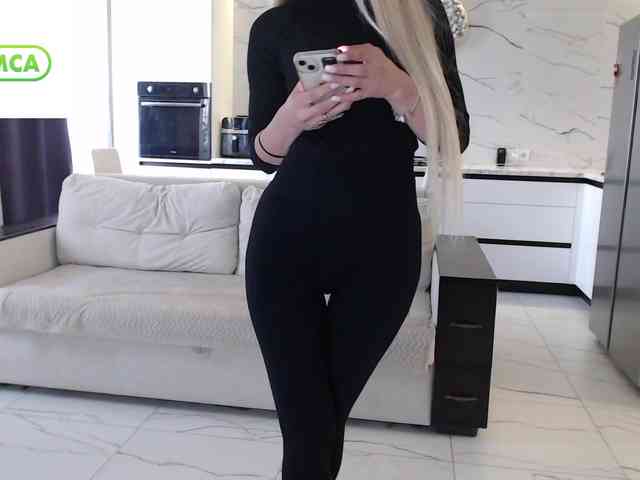 Elsa77 Live Webcam on BongaCams