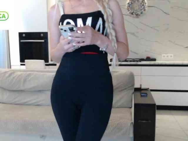 Elsa77 Live Webcam on BongaCams