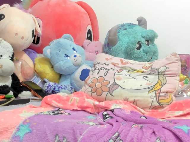 cherry2910's BongaCams show and profile