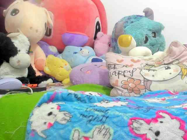 cherry2910 Live Webcam on BongaCams