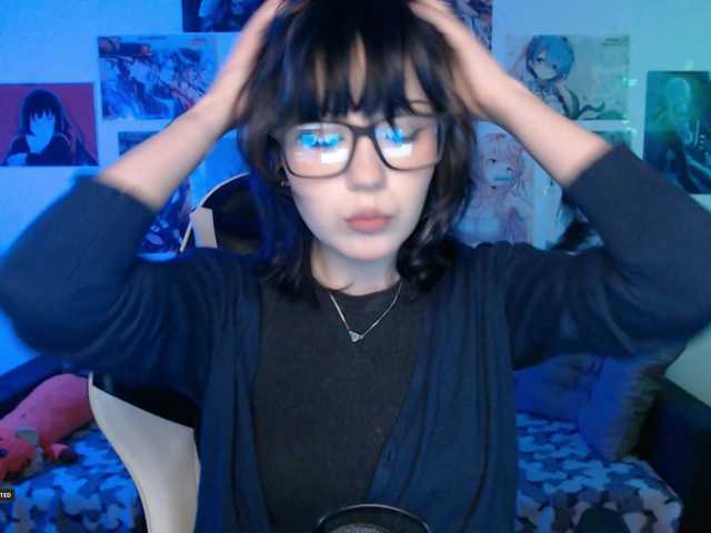 Hugo-Min live cam profile