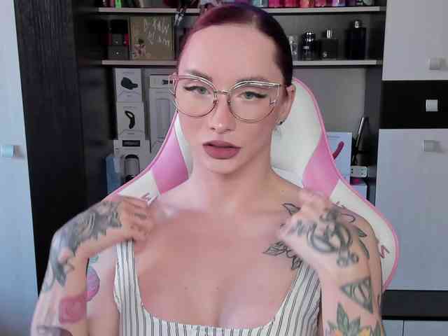 G-O-D-D-E-S-S Live Webcam on BongaCams