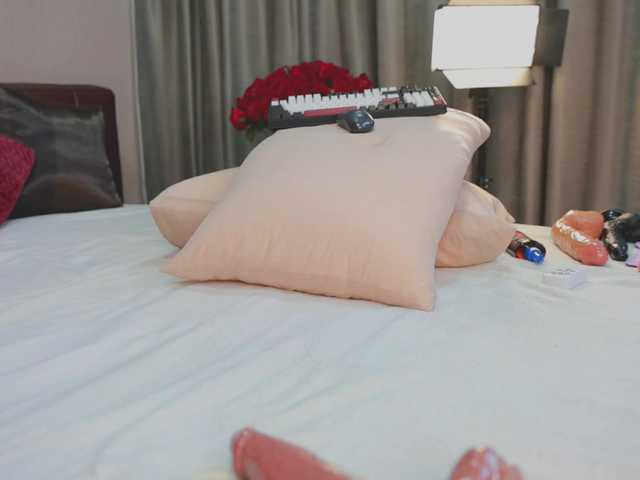 MillaBelle live cam profile