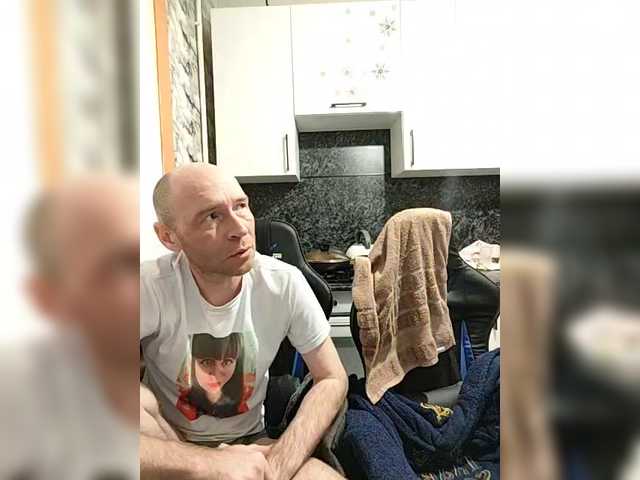 Innokentiy449's BongaCams show and profile