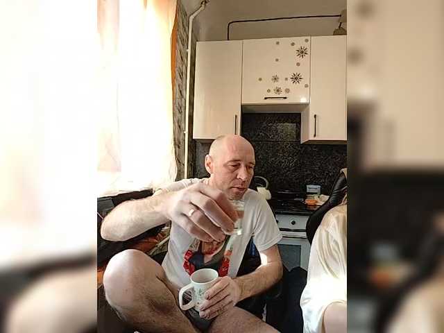 le modèle Innokentiy449 est en webcam porno dans un show sur le site bongacams, il possède les tags suivants: White/Caucasian,Blonde,Hairy