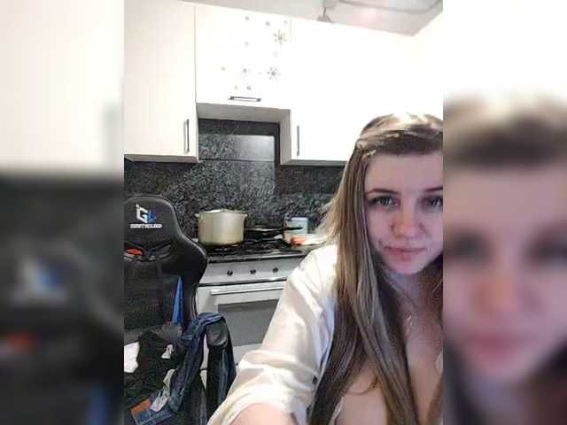 le modèle Innokentiy449 est en webcam porno dans un show sur le site bongacams, il possède les tags suivants: White/Caucasian,Blonde,Hairy