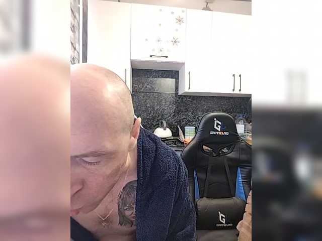 Innokentiy449's BongaCams show and profile