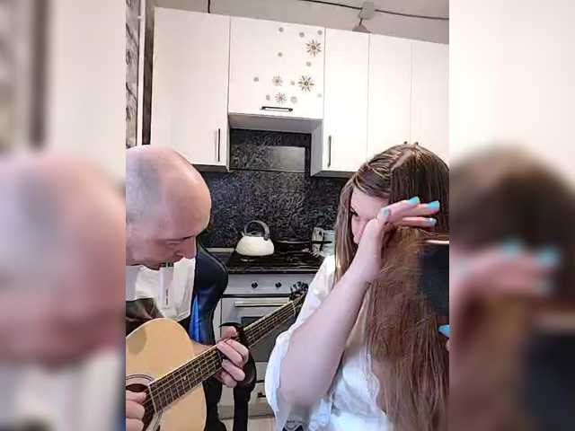 le modèle Innokentiy449 est en webcam porno dans un show sur le site bongacams, il possède les tags suivants: White/Caucasian,Blonde,Hairy