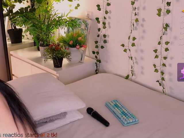 CarlyHills's BongaCams show and profile