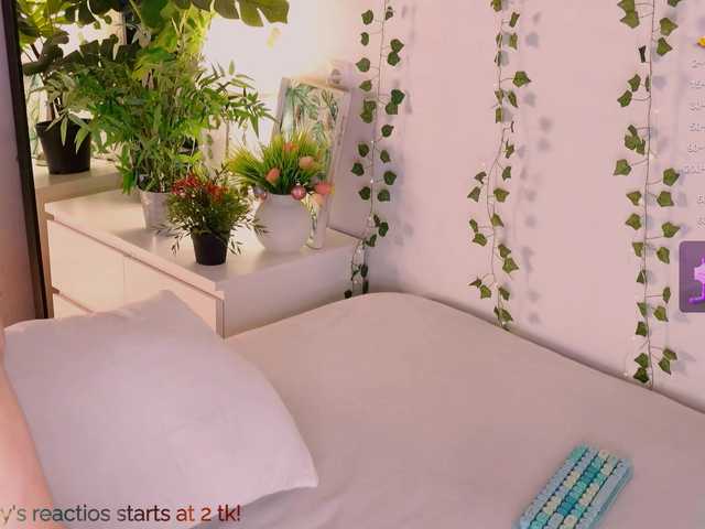 CarlyHills's BongaCams show and profile