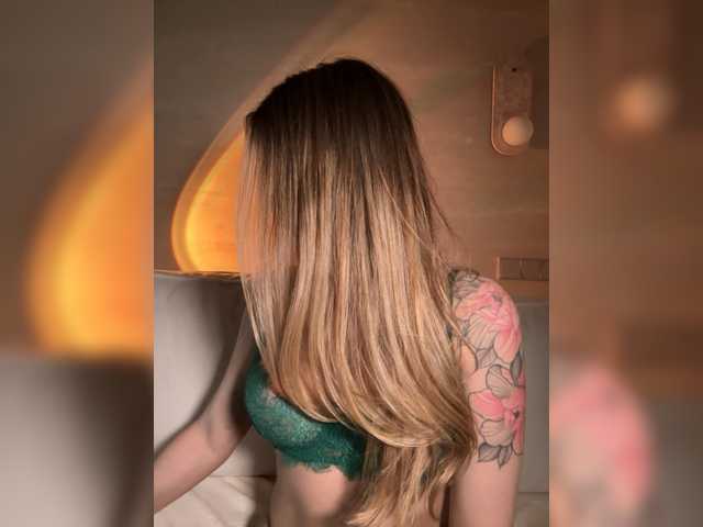 Pekkaboo's BongaCams show and profile