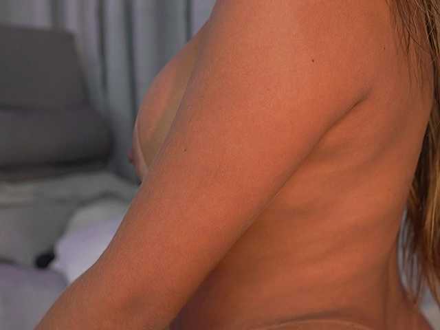 AnitaHaywood's BongaCams show and profile