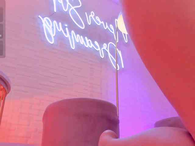 RossieRhoades webcam