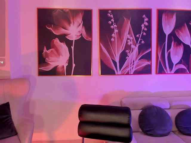 RossieRhoades Live Webcam on BongaCams