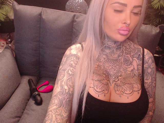 MilaElaine's BongaCams show and profile