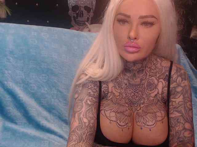 MilaElaine webcam