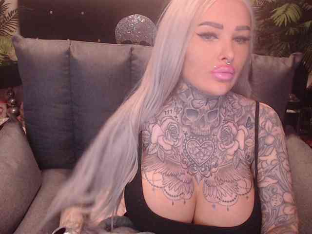 MilaElaine webcam
