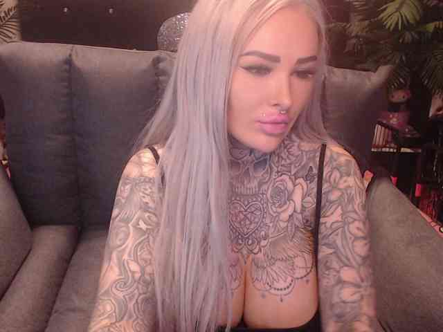 MilaElaine webcam