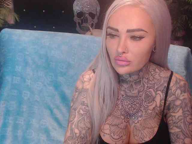 MilaElaine webcam