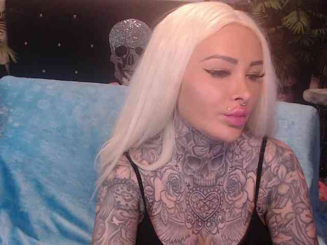 MilaElaine webcam