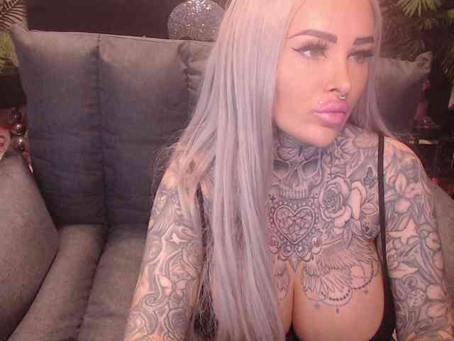 MilaElaine webcam