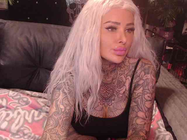 MilaElaine webcam