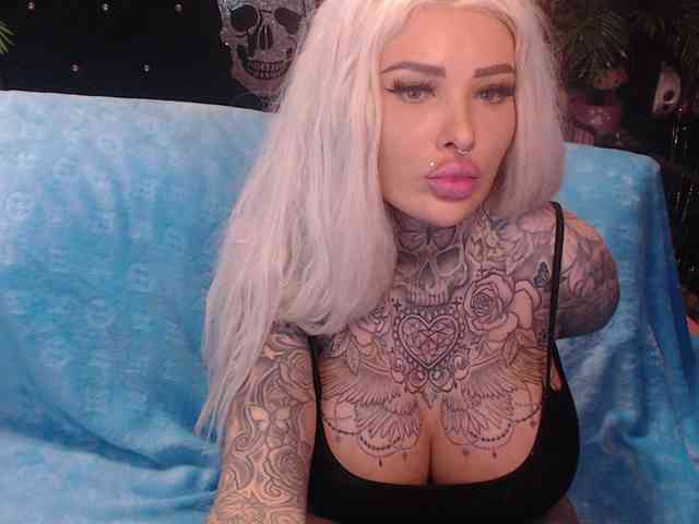 MilaElaine webcam