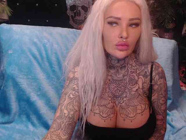 MilaElaine webcam