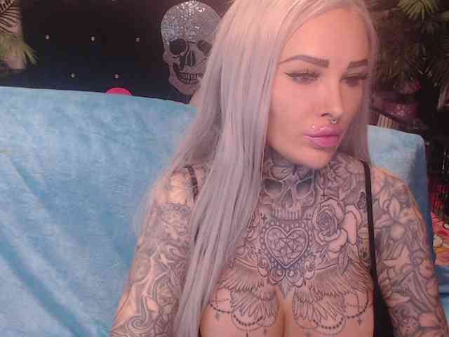 MilaElaine webcam