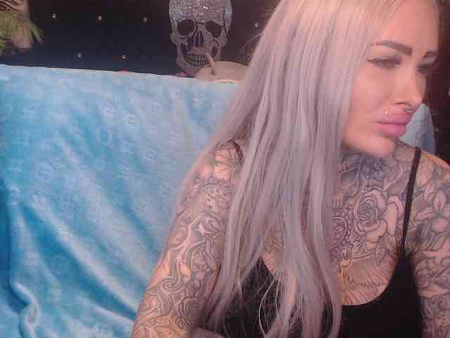 MilaElaine webcam