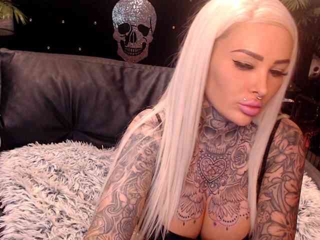 MilaElaine webcam