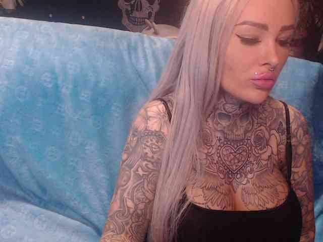 MilaElaine webcam
