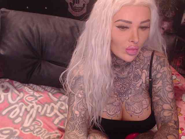 MilaElaine webcam
