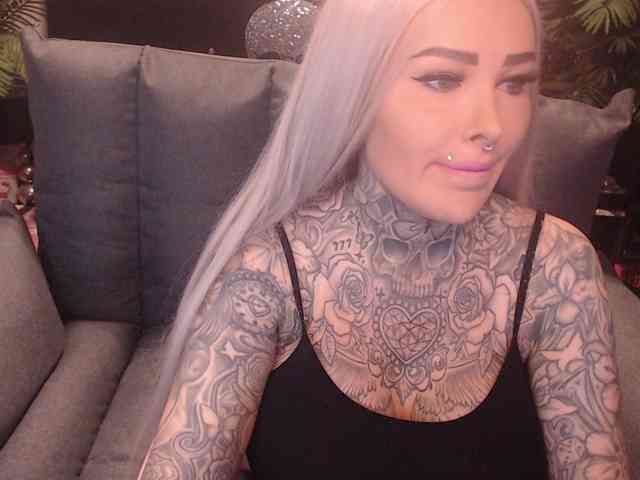 MilaElaine webcam