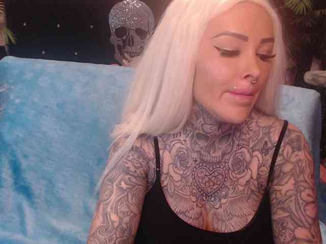 MilaElaine webcam