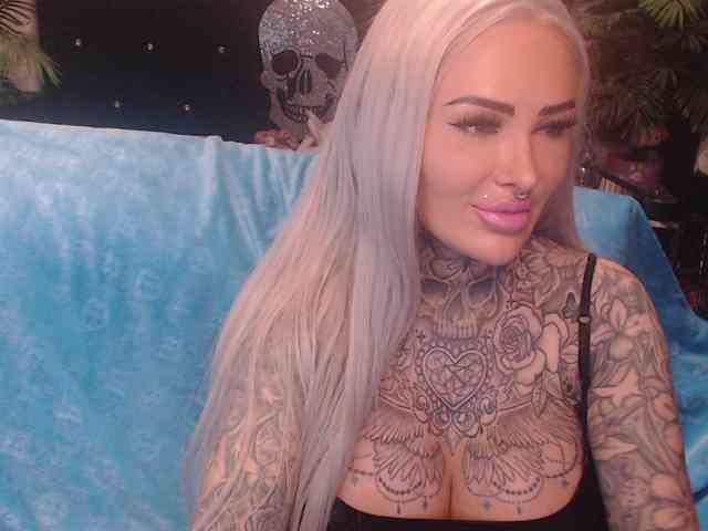 MilaElaine webcam