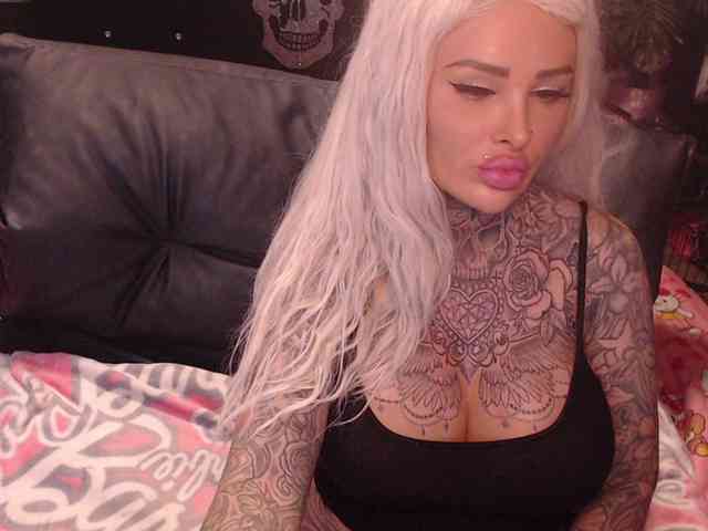 MilaElaine webcam