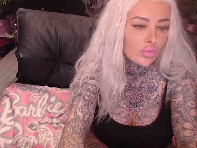 MilaElaine webcam