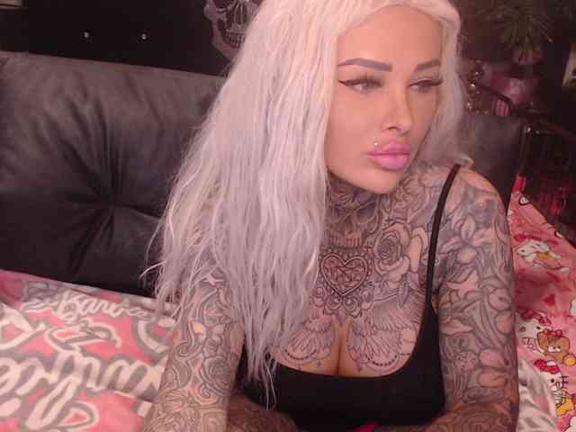 MilaElaine webcam