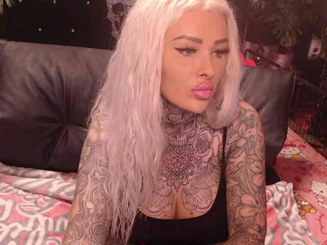MilaElaine webcam