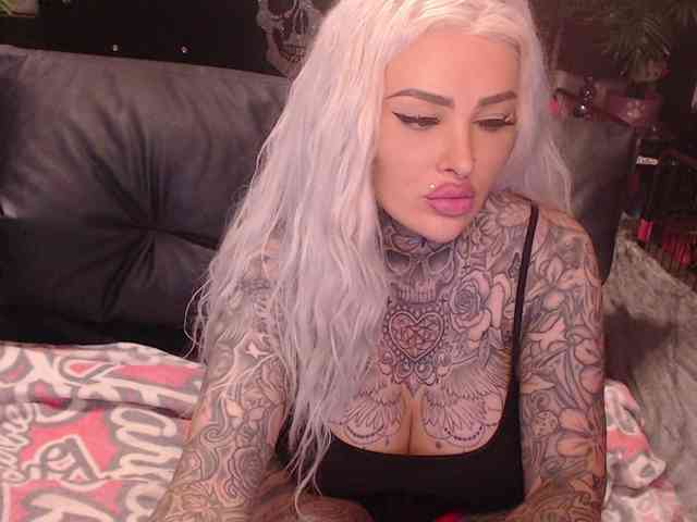 MilaElaine webcam