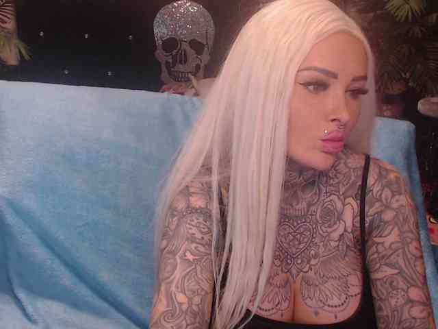MilaElaine webcam