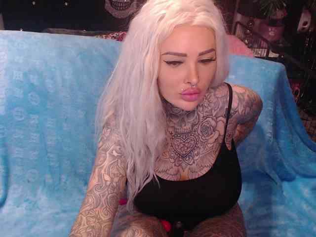 MilaElaine webcam