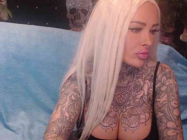 MilaElaine webcam