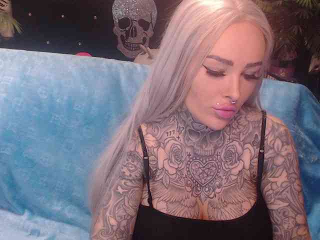 MilaElaine webcam