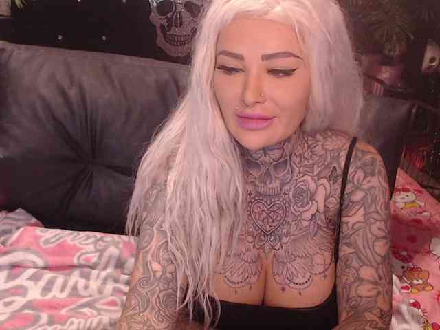MilaElaine webcam