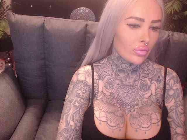 MilaElaine webcam