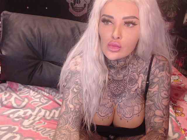 MilaElaine webcam